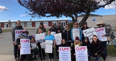 CUPE 441 members on strike