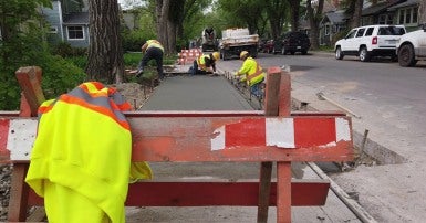 Membres du SCFP 21 travaillant sur le trottoir à Regina.