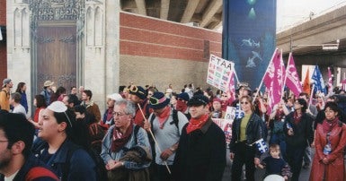 Le SCFP manifeste au Sommet des Amériques de Québec en 2001