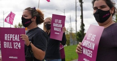 membres du SCFP qui manifestent contre le Projet de loi 124