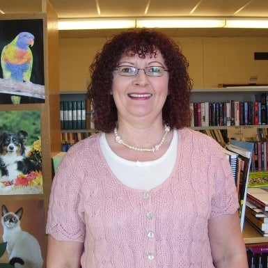 Photo de Patricia Mayo à la bibliothèque