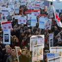 Demonstration by Quebec white collar workers on rotating strikes Quebec white collar workers go on rotating strikes