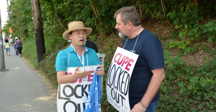 Mark Hancock on CUPE 1816 picket line