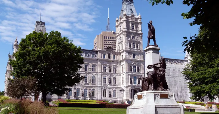Statue d'Honoré Mercier devant l’Assemblé nationale du Québec