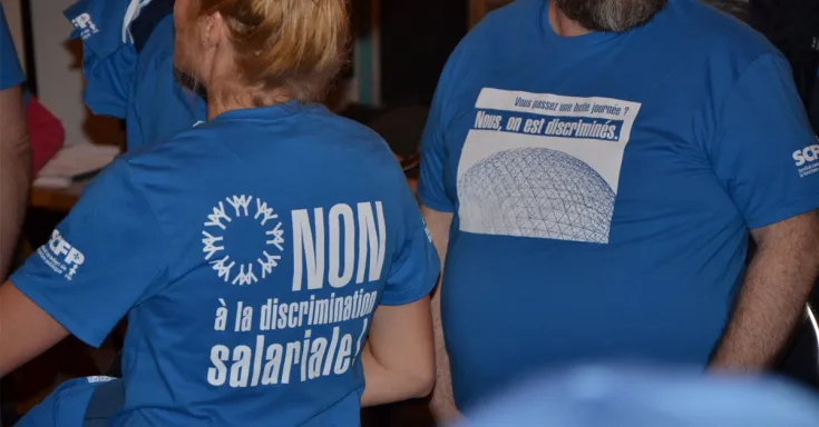 Les membres du SCFP portant des chemises de campagne