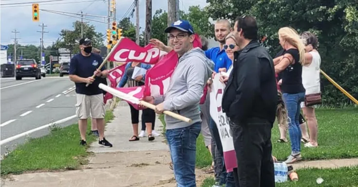 CUPE 933 members on picket line