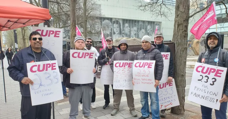 CUPE 233 members on the picket line