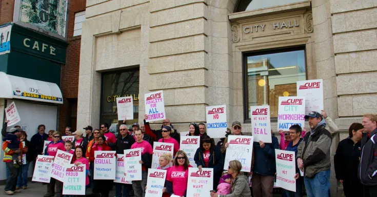 CUPE 9 members protesting outside City Hall