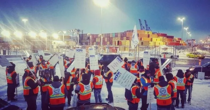 SCFP 375 workers on strike at the Port of Montreal