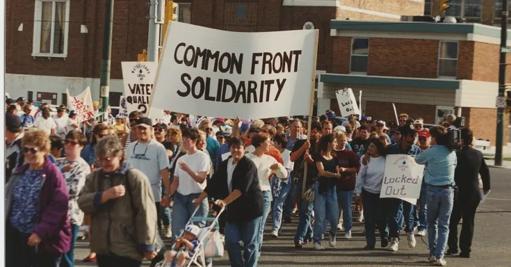Rally with sign that says common front solidarity